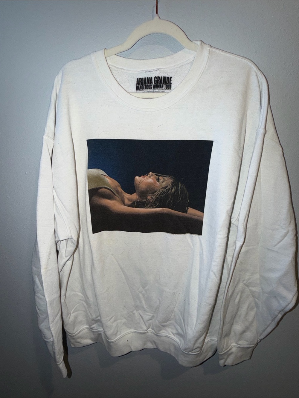 Ariana Grande Dangerous Woman Tour Crewneck Sweatshirt 🤍🎤